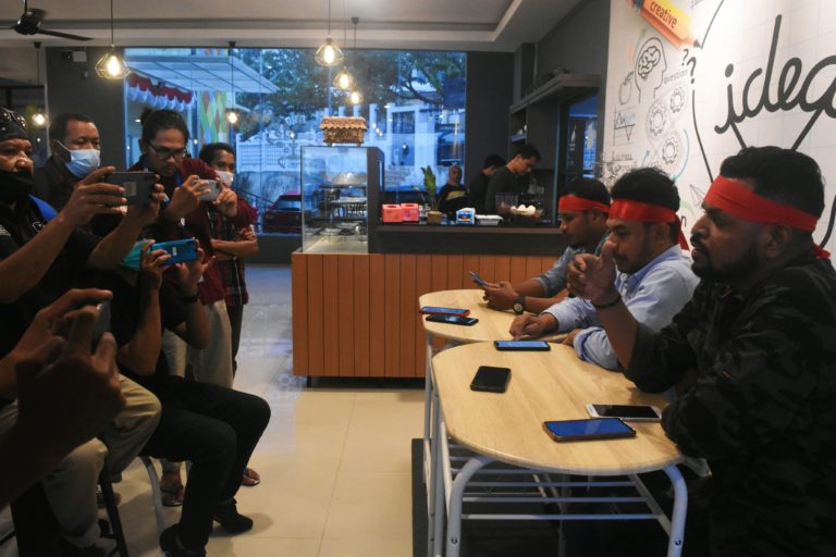 MCC Gelar Konferensi Pers, Ikhsan Tualekamcc: Bebaskan Dua Aktifis Hutan Sabuai