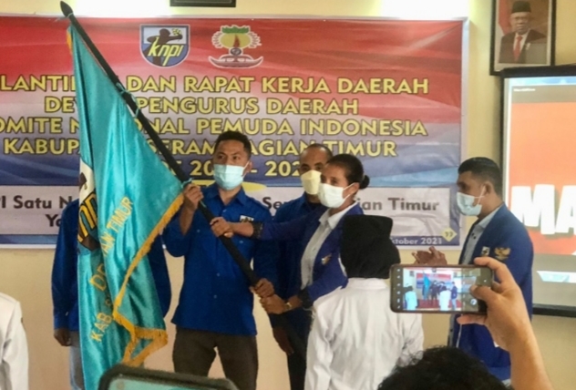 Eltin Tanalepy Lantik Ketua DPD II KNPI Seram Bagian Timur