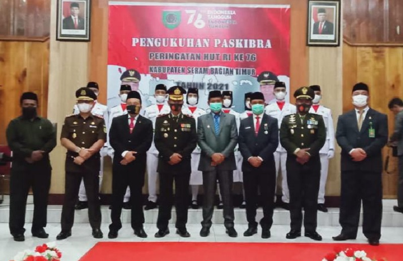 Wabup SBT Idris Rumalutur, Kukuhkan Paskibraka Momentum 17 Agustus