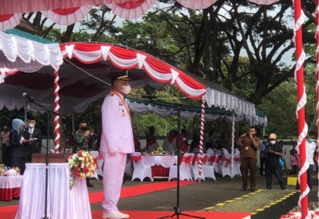 Bupati SBT Mukti Keliobas Pimpin Upacara HUT RI Ke-76
