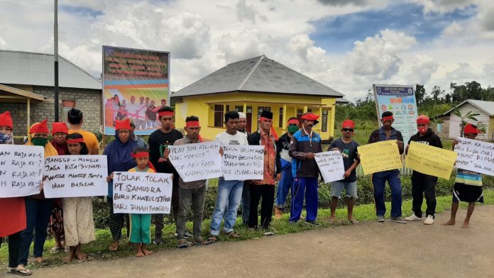 Persaudaraan Pemuda Etnis Nusantara Gelar Aksi di Halaman Kantor Bupati SBT