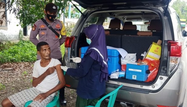 Polsek Tutuk Tolo Operasi Penyikatan dan Pemeriksaan Kartu Vaksin di Wilayah Hukum SBT