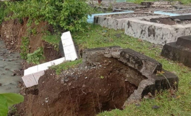 Luapan Sungai Wailissa, Puluhan Taman Pemakaman Umum di Werinama Hancur Kembali