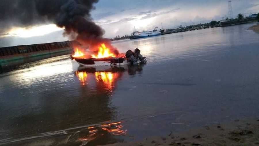 SpeedBoad Lepas Landas di Pelabuhan Bintuni Terbakar di Perairan Desa Sesar